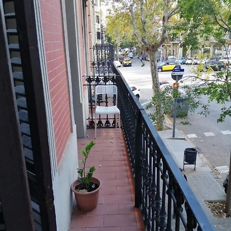 Piso Y Patio Apartment Barcelona Ngoại thất bức ảnh